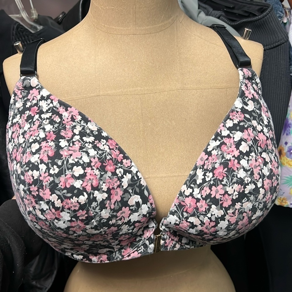 Cacique boost plunge floral print bra size 42DDD front closure